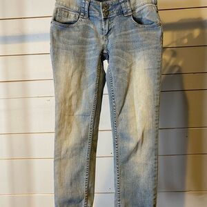 Arizona Jean Company Light Blue Cropped Jeans